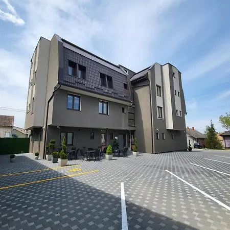 Garni Imperium 酒店 苏博蒂察